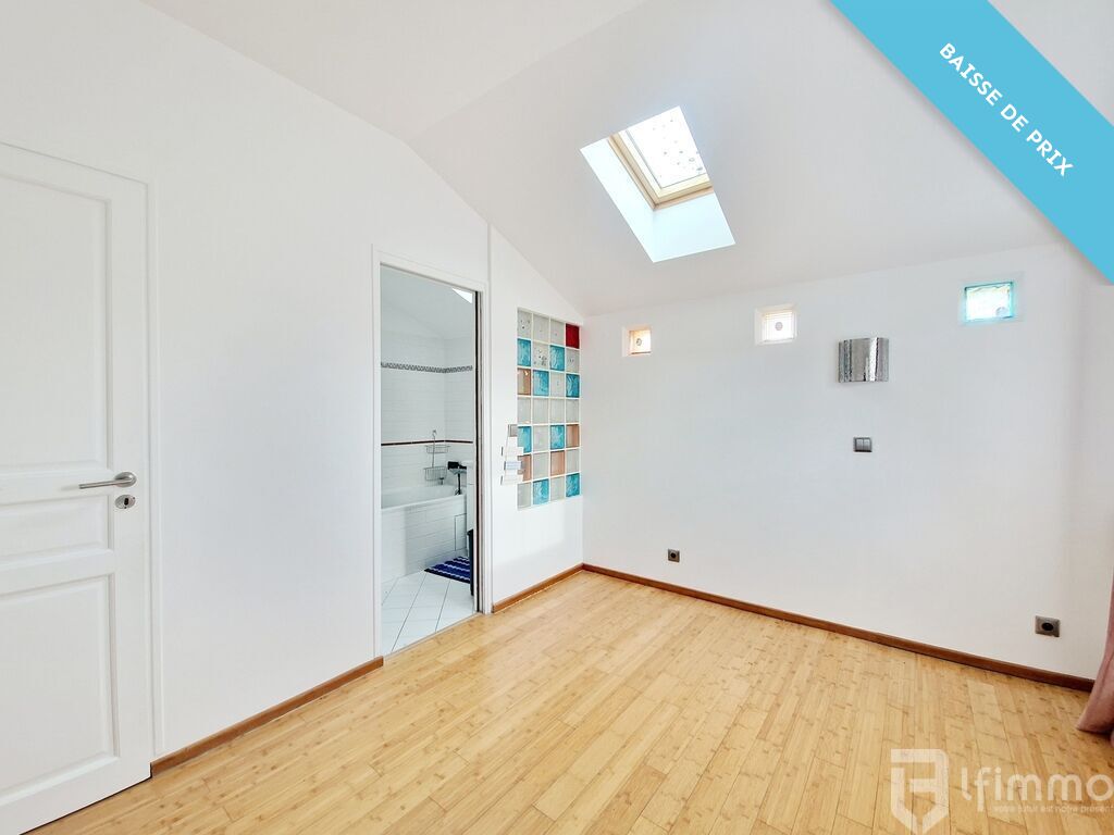 Photo 9 : Maison spacieuse et contemporaine dans un quartier résidentiel