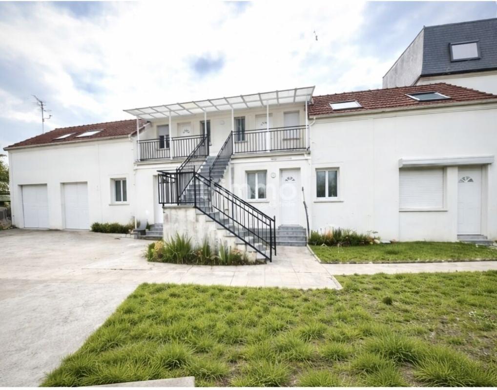 Photo 1 : Immeuble à Montfermeil (93370) de 197 m²