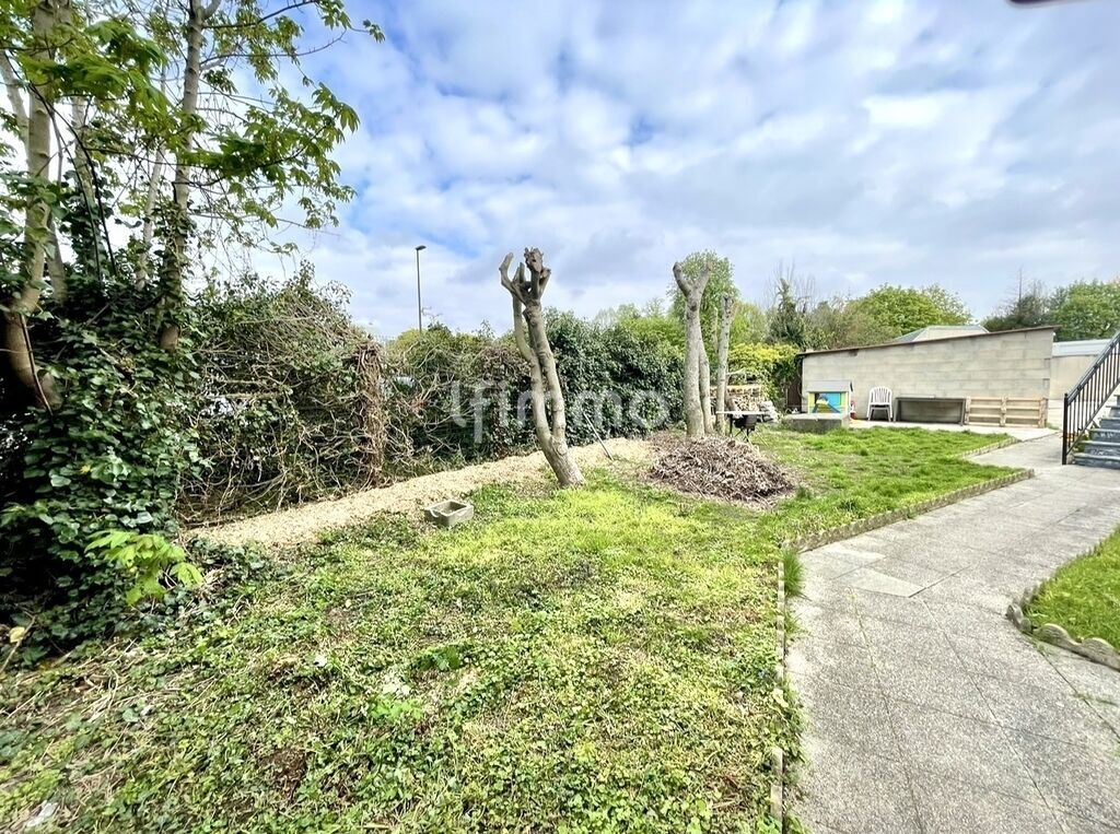 Photo 2 : Immeuble à Montfermeil (93370) de 197 m²