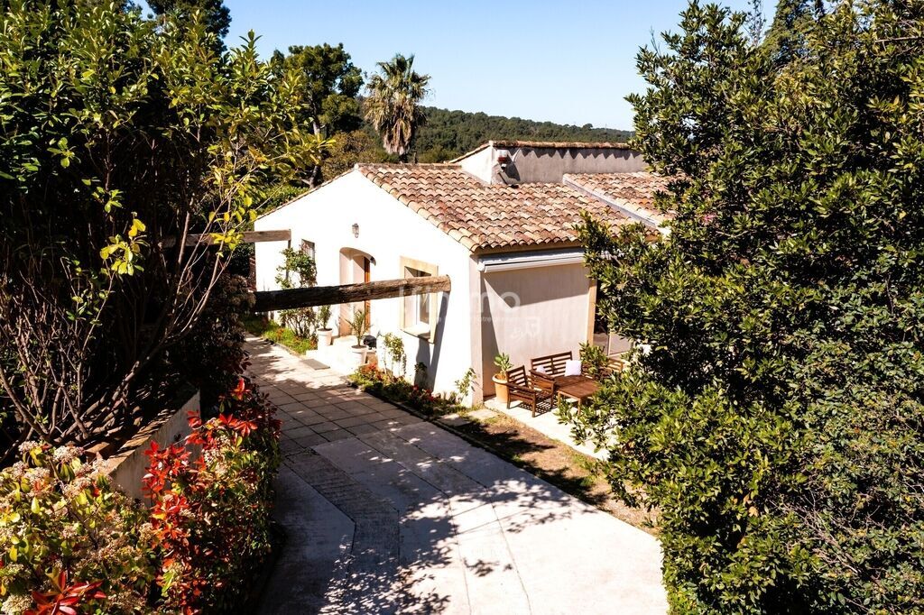 Photo 4 : Terrain / Maison / Piscine / Pool House