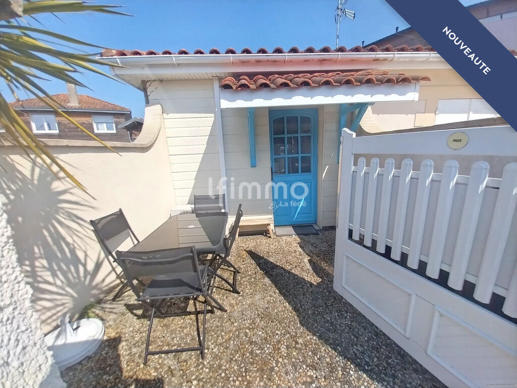 Photo 1 : Maison deux pièces avec extérieurs et places de parking