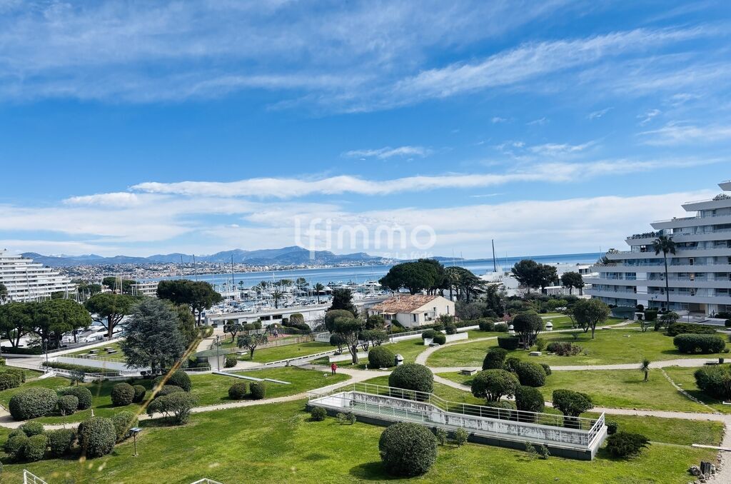Photo 1 : Marina Baie des Anges, vue mer, studio avec coin nuit et terrass