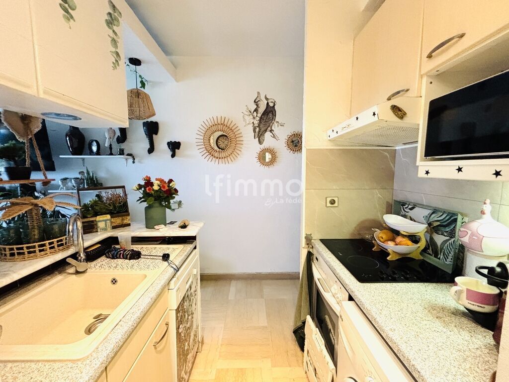 Photo 3 : Marina Baie des Anges, vue mer, studio avec coin nuit et terrass