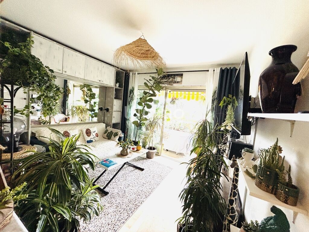 Photo 7 : Marina Baie des Anges, vue mer, studio avec coin nuit et terrass