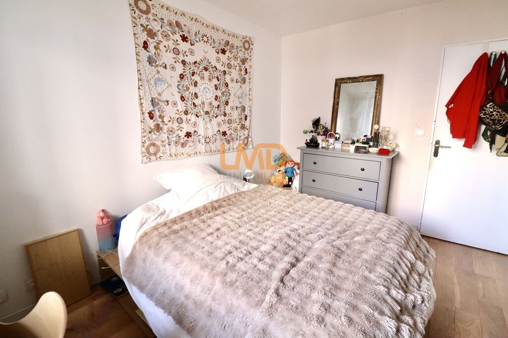 Photo 16 : T5 proximité immédiate métro gabriel peri proche école box+cave