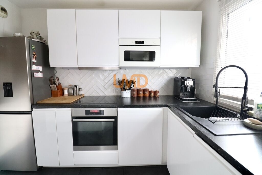 Photo 7 : T5 proximité immédiate métro gabriel peri proche école box+cave