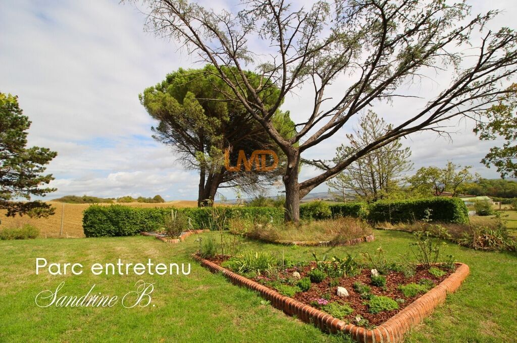 Photo 14 : proche Beaumont de Lomagne. Maison aux grands espaces et annexes