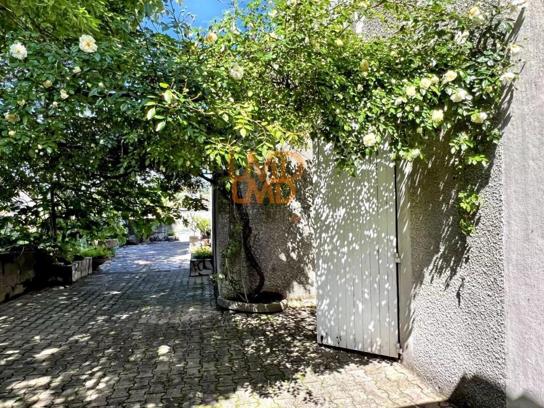 Photo 14 : Spacieuse maison familiale de 6 pièces avec piscine et terrain a