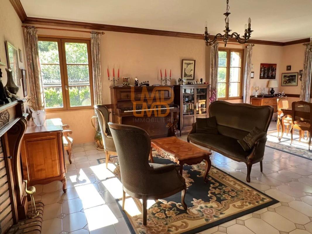 Photo 16 : Spacieuse maison familiale de 6 pièces avec piscine et terrain a