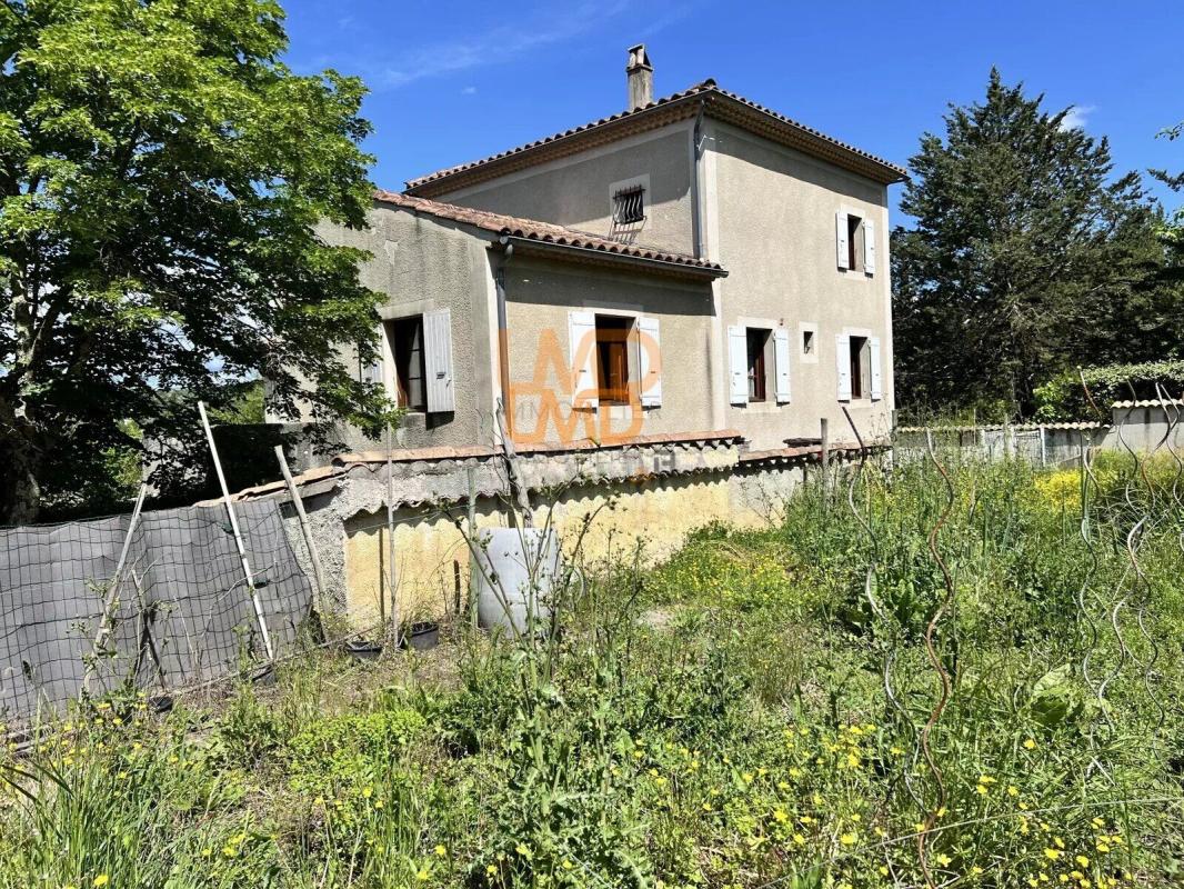 Photo 18 : Spacieuse maison familiale de 6 pièces avec piscine et terrain a