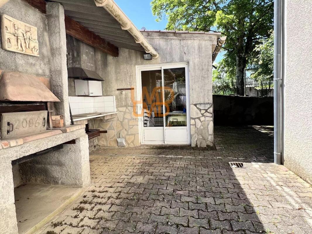 Photo 4 : Spacieuse maison familiale de 6 pièces avec piscine et terrain a