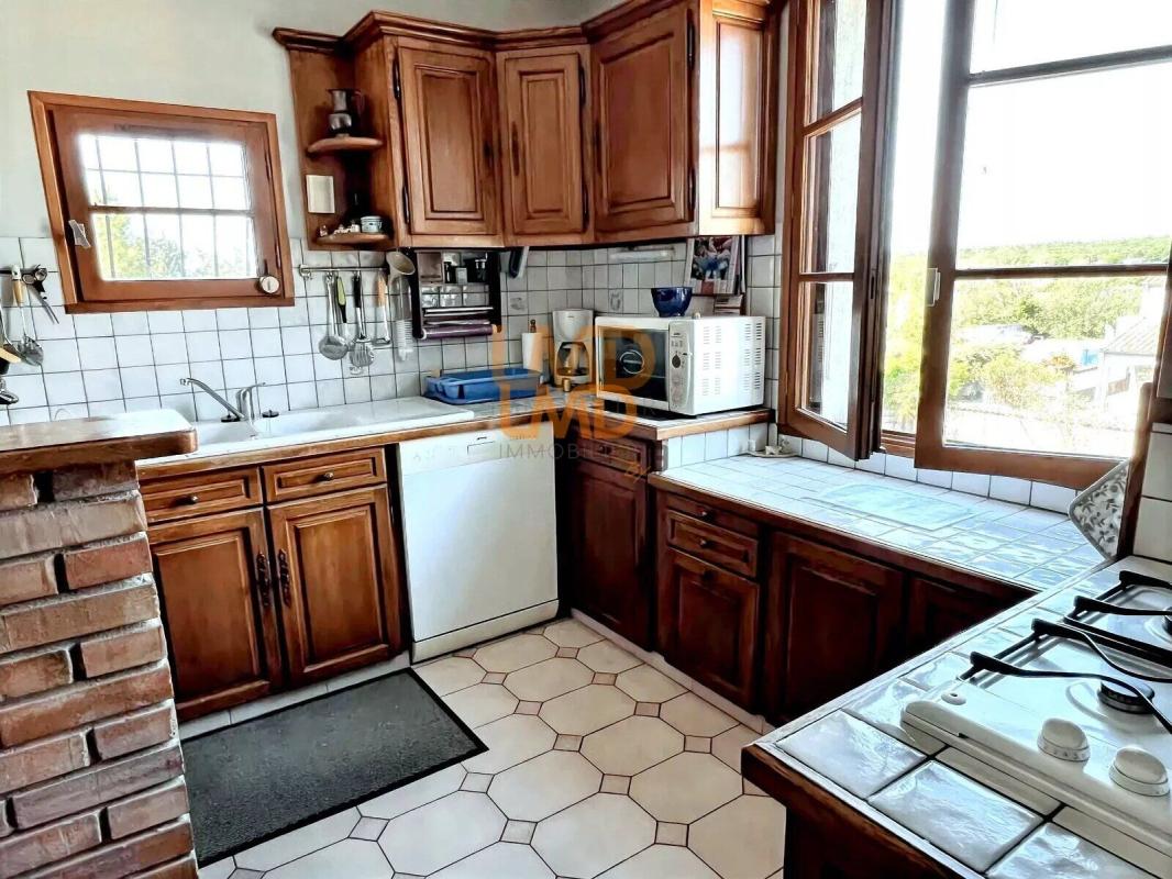 Photo 5 : Spacieuse maison familiale de 6 pièces avec piscine et terrain a