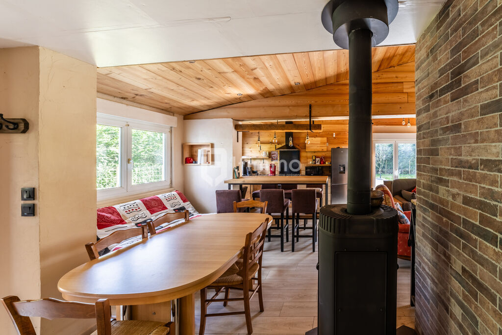 Photo 2 : Chalet, à usage d'Habitation, en pleine forêt