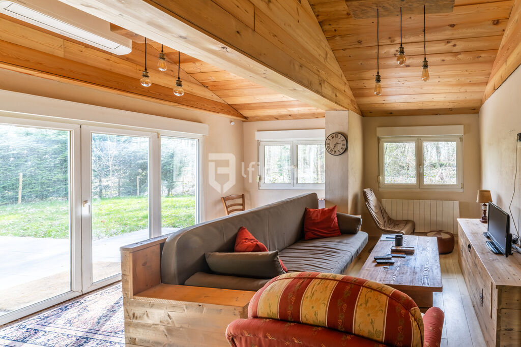 Photo 3 : Chalet, à usage d'Habitation, en pleine forêt