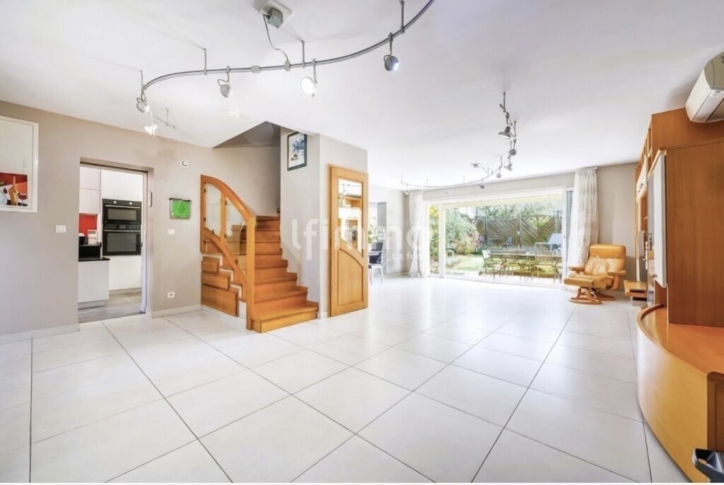 Photo 3 : Marseille 12e – Maison familiale de 227 m² dans un clos privé