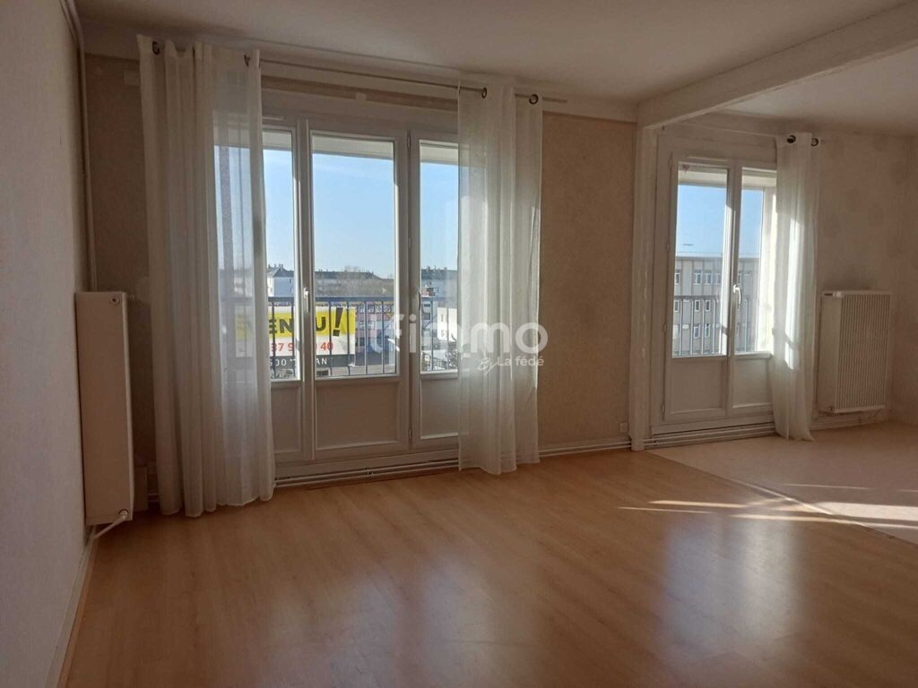 Photo 3 : Appartement lumineux 68 m² – centre Lucé – parking + cave