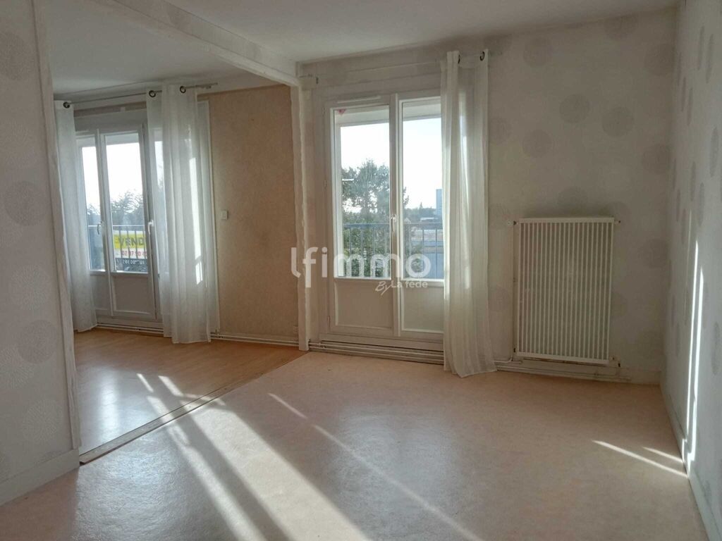Photo 5 : Appartement lumineux 68 m² – centre Lucé – parking + cave