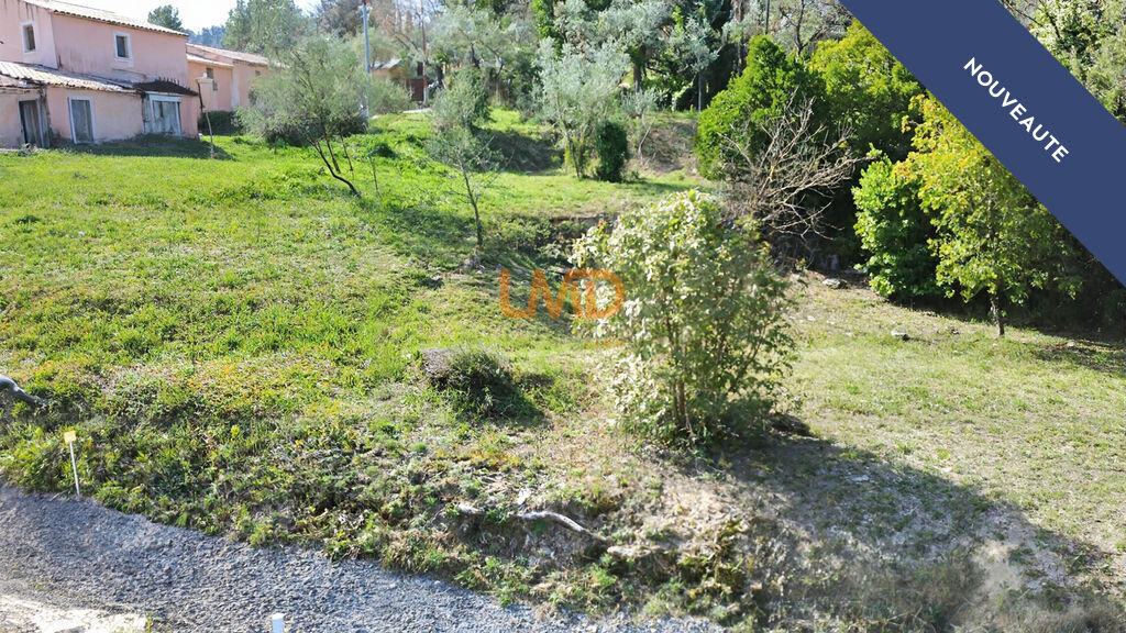 Photo 2 : Terrain à bâtir 401 m² à Figanières (83) - Proche village