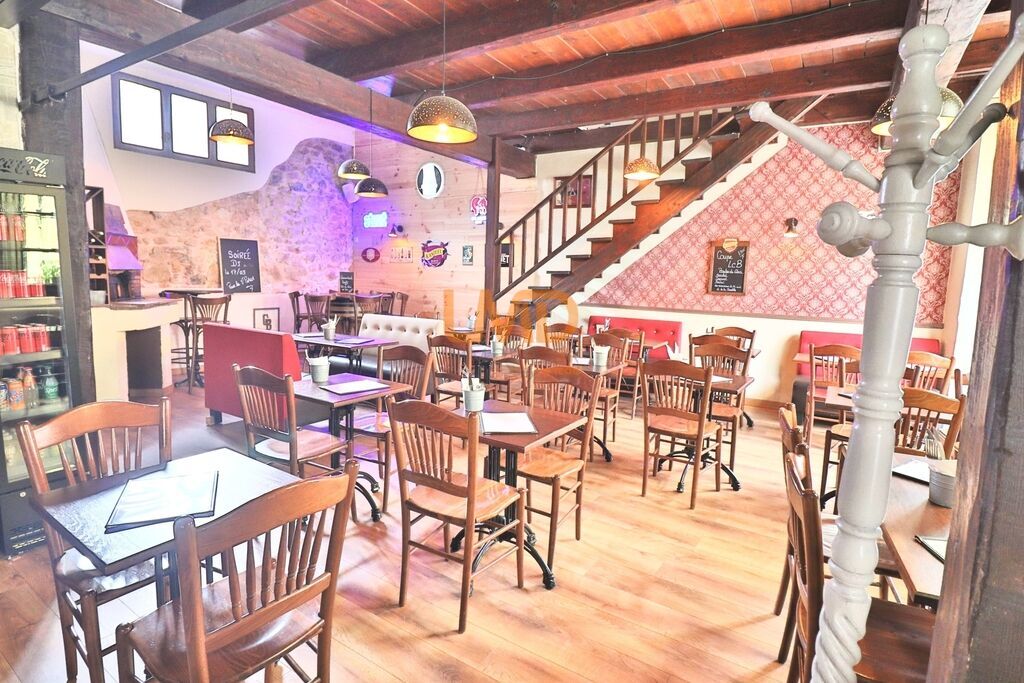 Photo 1 : Brignoles: immeuble: restaurant et appartement