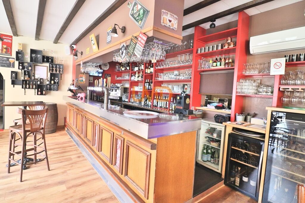 Photo 2 : Brignoles: immeuble: restaurant et appartement