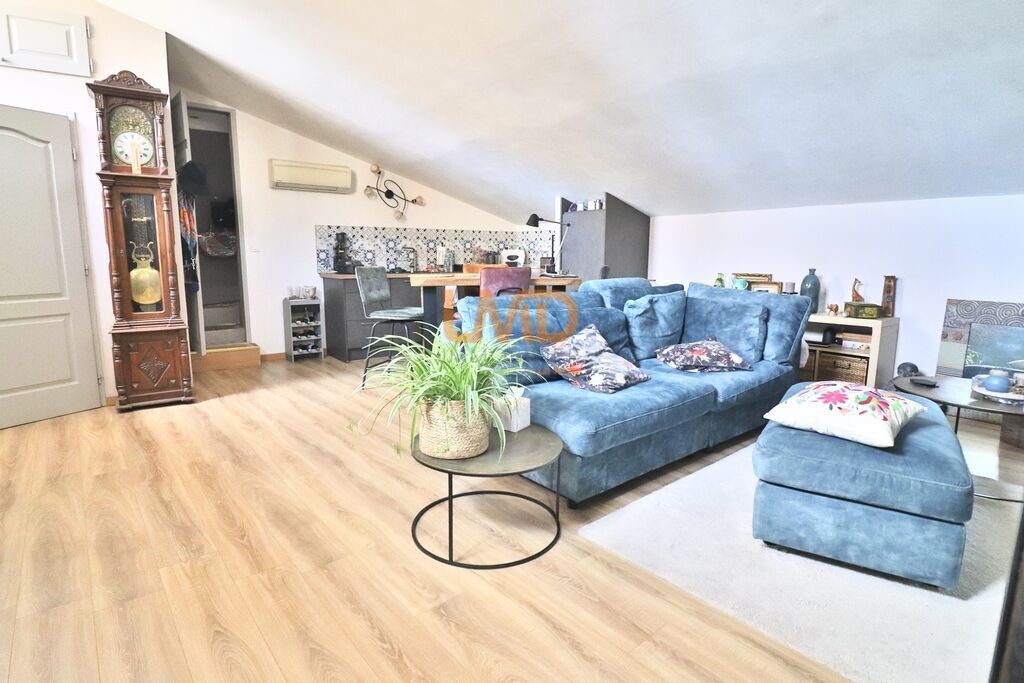 Photo 5 : Brignoles: immeuble: restaurant et appartement