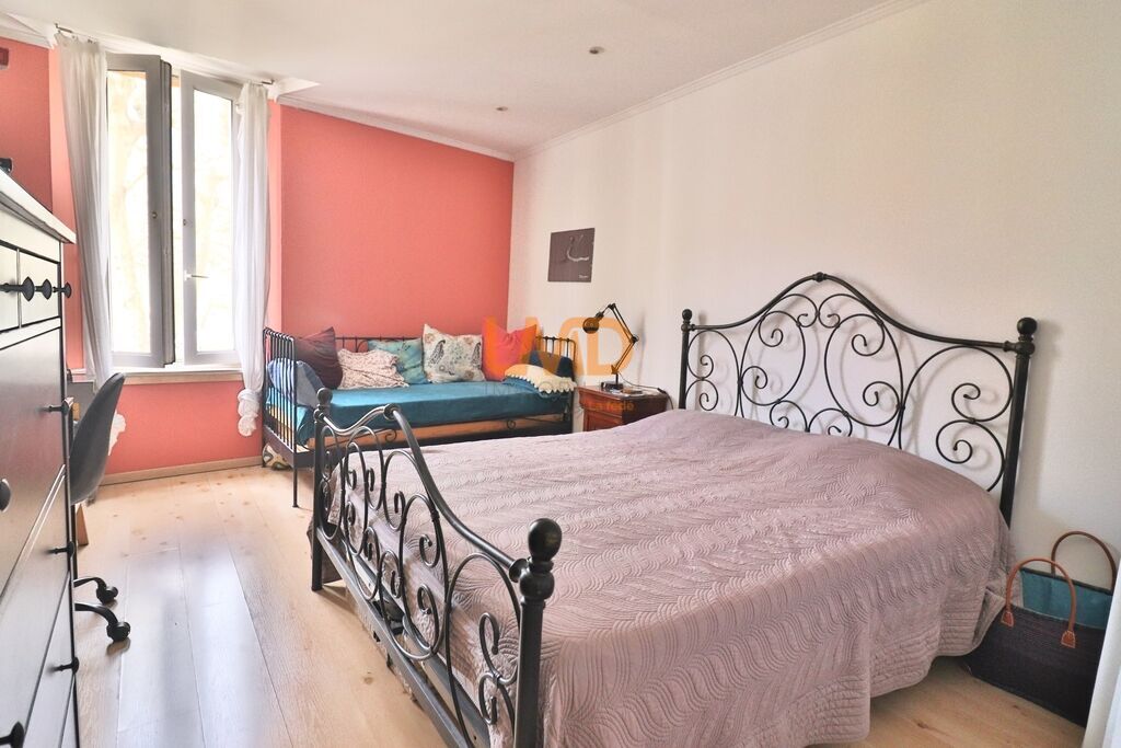 Photo 8 : Brignoles: immeuble: restaurant et appartement