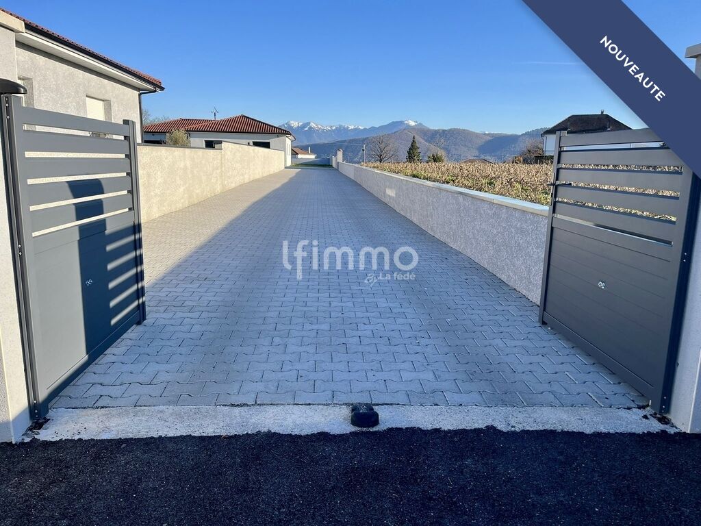 Photo 1 : Maison neuve de plain-pied avec piscine et vue Pyrénées