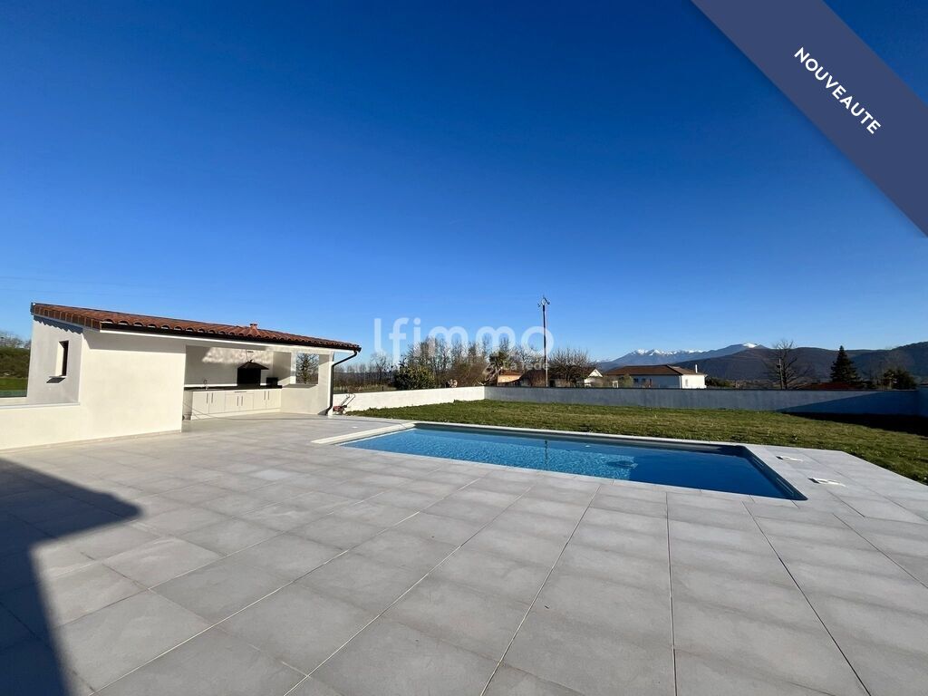Photo 3 : Maison neuve de plain-pied avec piscine et vue Pyrénées