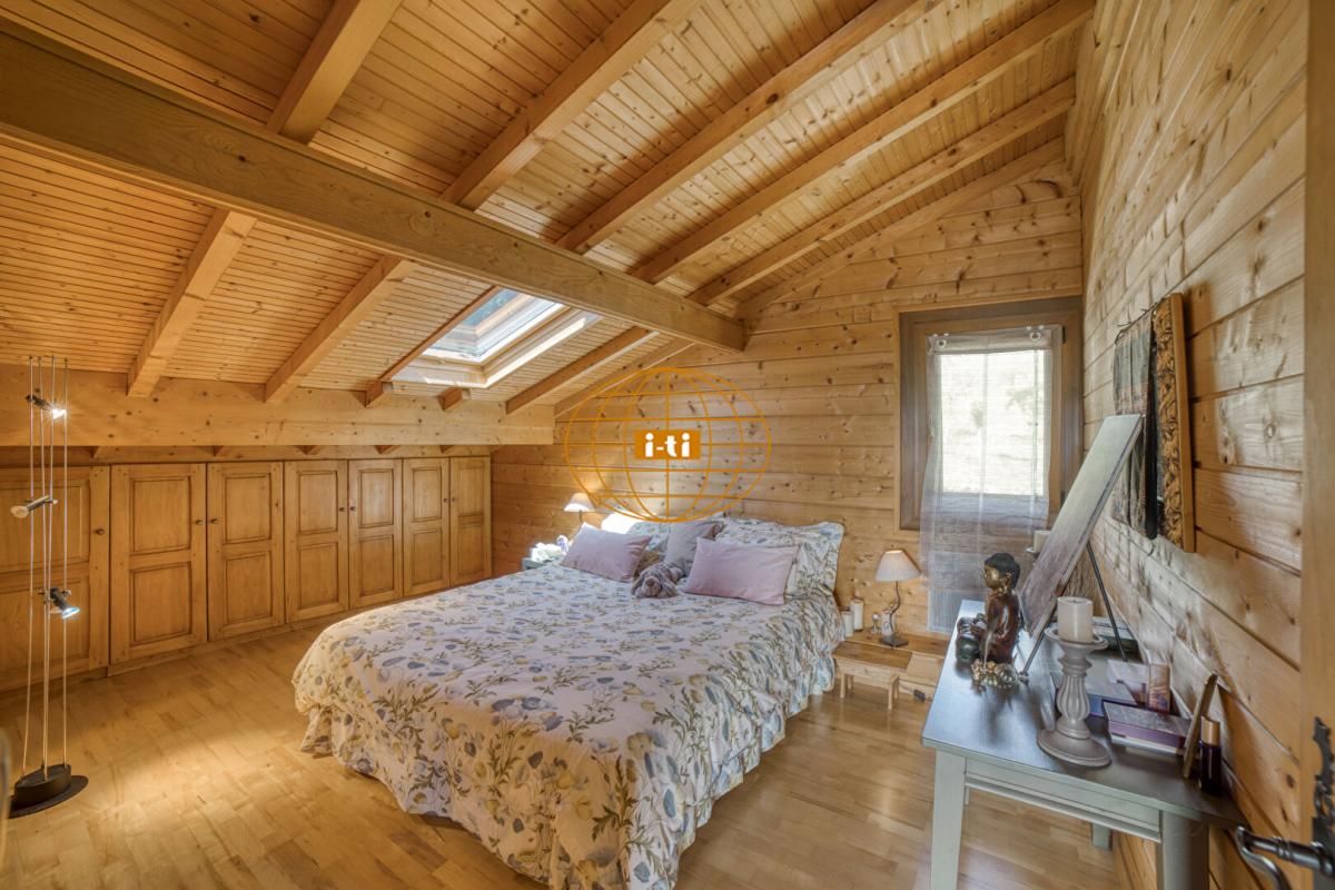 Photo 10 : ELEGANT CHALET MADRIER : 9 PIECES / 4 CHAMBRES 170 M² HABITABLES (273 M² AU SOL) - GRAND TERRAIN ARBORE : 4 180 M² AVEC PISCINE - CONTAMINE SUR ARVE (HAUTE SAVOIE)