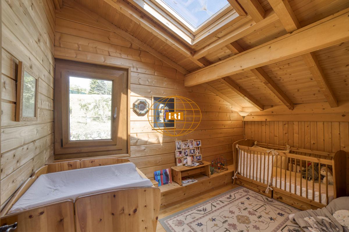 Photo 11 : ELEGANT CHALET MADRIER : 9 PIECES / 4 CHAMBRES 170 M² HABITABLES (273 M² AU SOL) - GRAND TERRAIN ARBORE : 4 180 M² AVEC PISCINE - CONTAMINE SUR ARVE (HAUTE SAVOIE)