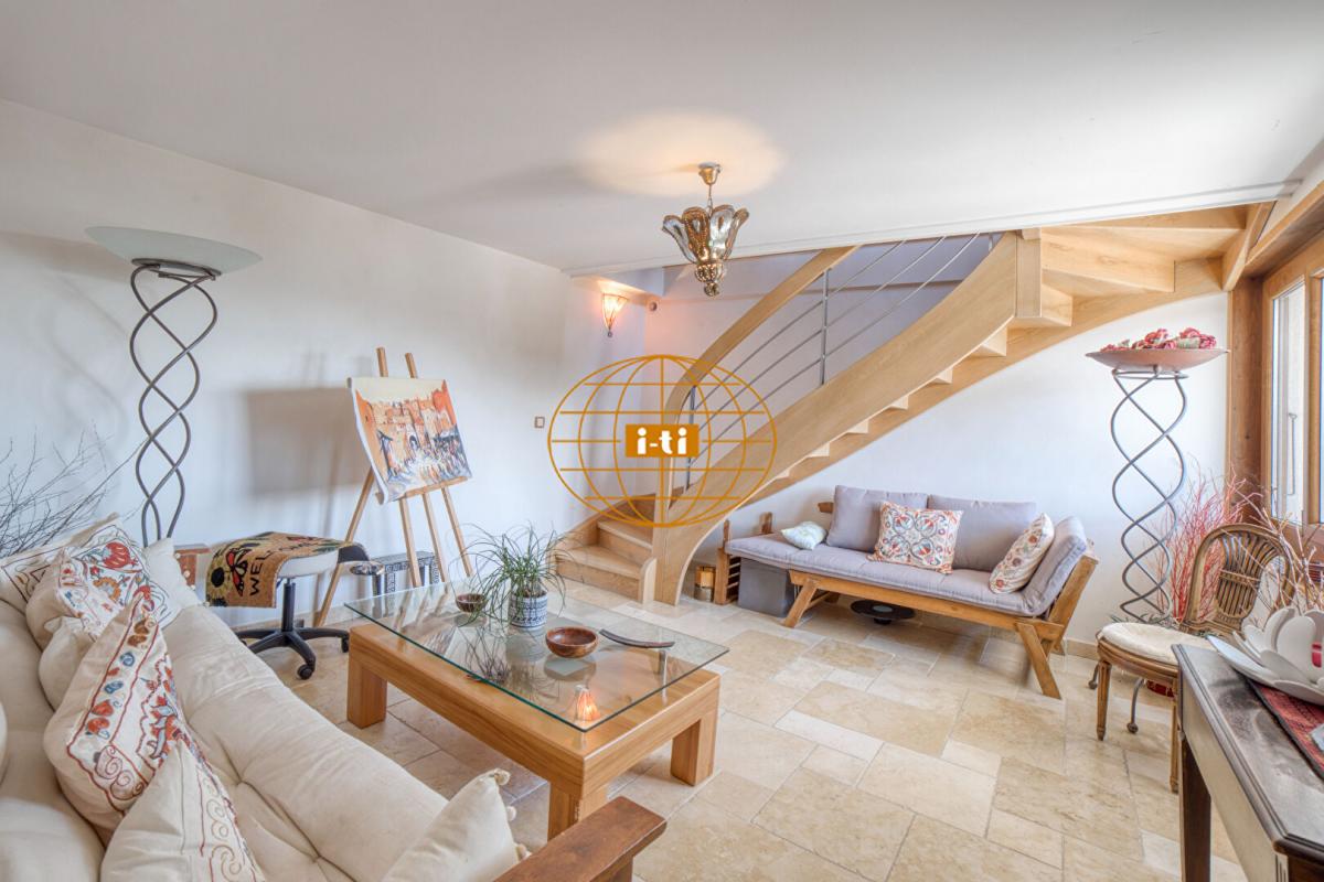 Photo 13 : ELEGANT CHALET MADRIER : 9 PIECES / 4 CHAMBRES 170 M² HABITABLES (273 M² AU SOL) - GRAND TERRAIN ARBORE : 4 180 M² AVEC PISCINE - CONTAMINE SUR ARVE (HAUTE SAVOIE)