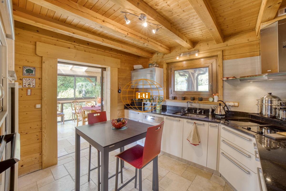 Photo 6 : ELEGANT CHALET MADRIER : 9 PIECES / 4 CHAMBRES 170 M² HABITABLES (273 M² AU SOL) - GRAND TERRAIN ARBORE : 4 180 M² AVEC PISCINE - CONTAMINE SUR ARVE (HAUTE SAVOIE)