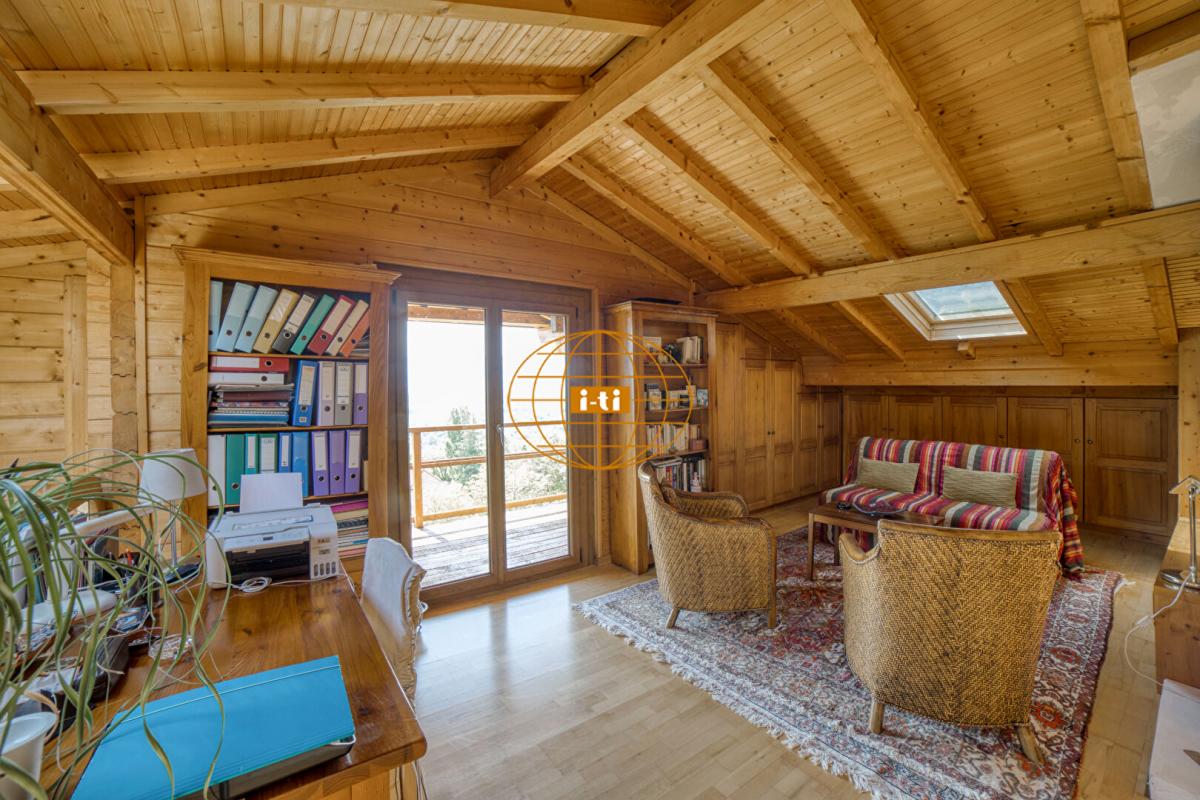 Photo 9 : ELEGANT CHALET MADRIER : 9 PIECES / 4 CHAMBRES 170 M² HABITABLES (273 M² AU SOL) - GRAND TERRAIN ARBORE : 4 180 M² AVEC PISCINE - CONTAMINE SUR ARVE (HAUTE SAVOIE)