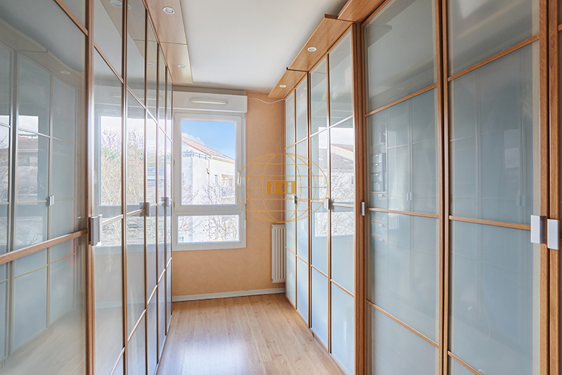 Photo 10 : APPARTEMENT TERRASSE FAMILIAL AVEC BEAUX EXTERIEURS - 5 PIECES (3CH) : 105 M² CARREZ (118 M² utiles) - NOISY-LE- GRAND OUEST