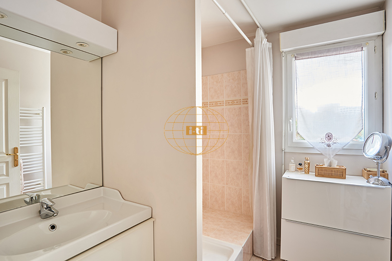 Photo 12 : APPARTEMENT TERRASSE FAMILIAL AVEC BEAUX EXTERIEURS - 5 PIECES (3CH) : 105 M² CARREZ (118 M² utiles) - NOISY-LE- GRAND OUEST