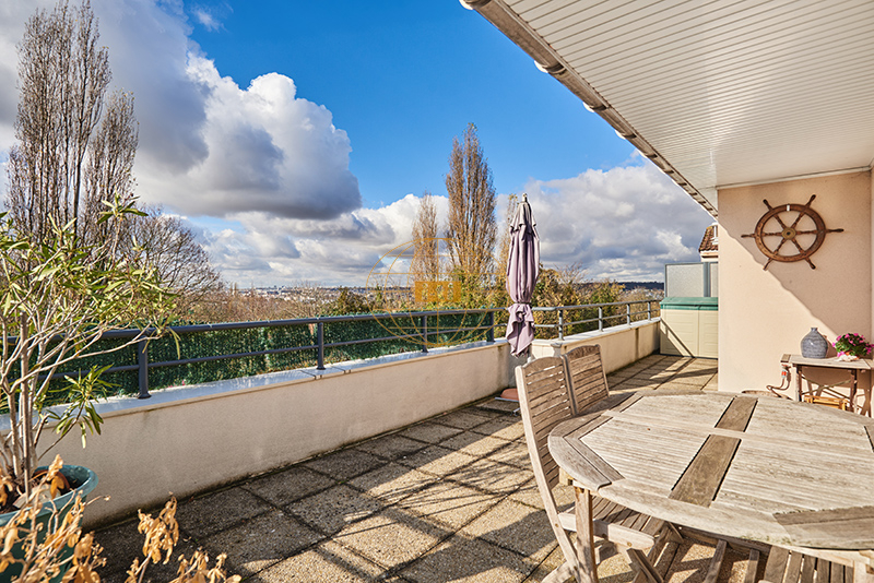 Photo 1 : APPARTEMENT TERRASSE FAMILIAL AVEC BEAUX EXTERIEURS - 5 PIECES (3CH) : 105 M² CARREZ (118 M² utiles) - NOISY-LE- GRAND OUEST