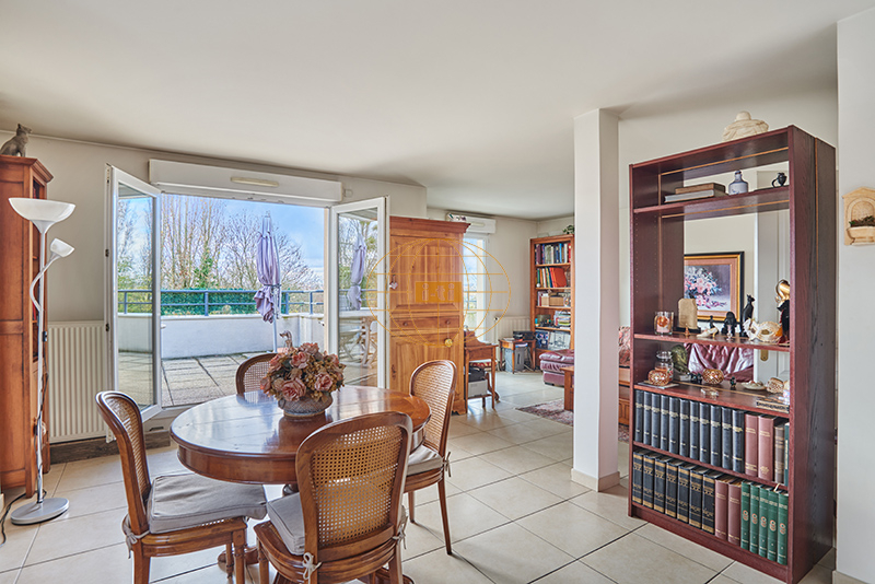 Photo 2 : APPARTEMENT TERRASSE FAMILIAL AVEC BEAUX EXTERIEURS - 5 PIECES (3CH) : 105 M² CARREZ (118 M² utiles) - NOISY-LE- GRAND OUEST