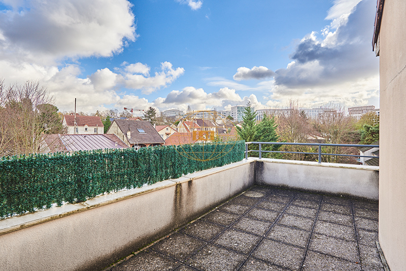 Photo 8 : APPARTEMENT TERRASSE FAMILIAL AVEC BEAUX EXTERIEURS - 5 PIECES (3CH) : 105 M² CARREZ (118 M² utiles) - NOISY-LE- GRAND OUEST