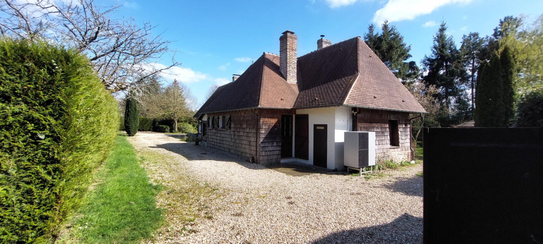 Photo 14 : ELEGANTE MAISON FAMILIALE NORMANDE : 7 PIECES / 5 CHAMBRES 171 M² AU SOL - EDIFIEE SUR GRAND TERRAIN ARBORE DE :  3 240 M² AVEC DEPENDANCES - THENOUVILLE (EURE)