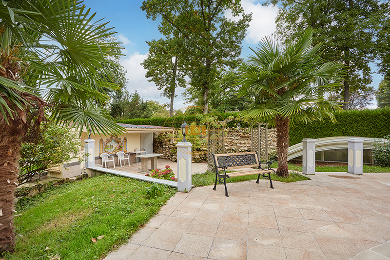 Photo 12 : ELEGANTE MAISON FAMILIALE CONTEMPORAINE AVEC PISCINE, TERRASSES ET DEPENDANCES - 11 PIECES / 6 CHAMBRES - 293 M² HABITABLES - POMPONNE (77400)