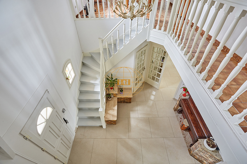 Photo 5 : ELEGANTE MAISON FAMILIALE CONTEMPORAINE AVEC PISCINE, TERRASSES ET DEPENDANCES - 11 PIECES / 6 CHAMBRES - 293 M² HABITABLES - POMPONNE (77400)