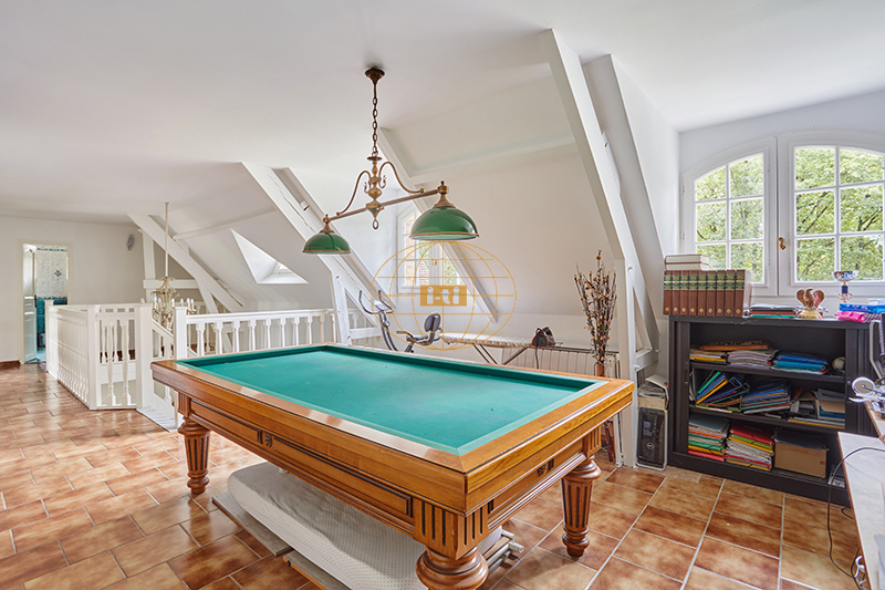 Photo 6 : ELEGANTE MAISON FAMILIALE CONTEMPORAINE AVEC PISCINE, TERRASSES ET DEPENDANCES - 11 PIECES / 6 CHAMBRES - 293 M² HABITABLES - POMPONNE (77400)