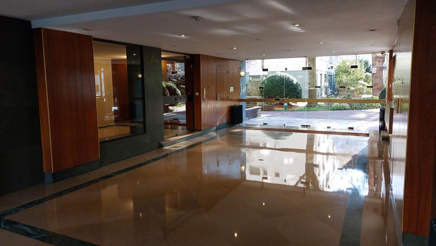 Photo 10 : APPARTEMENT TERRASSE FAMILIAL MODULABLE AVEC BEAUX EXTERIEURS - 4 PIECES : 108 M² CARREZ (114 M² utiles) - NEUILLY/INKERMANN